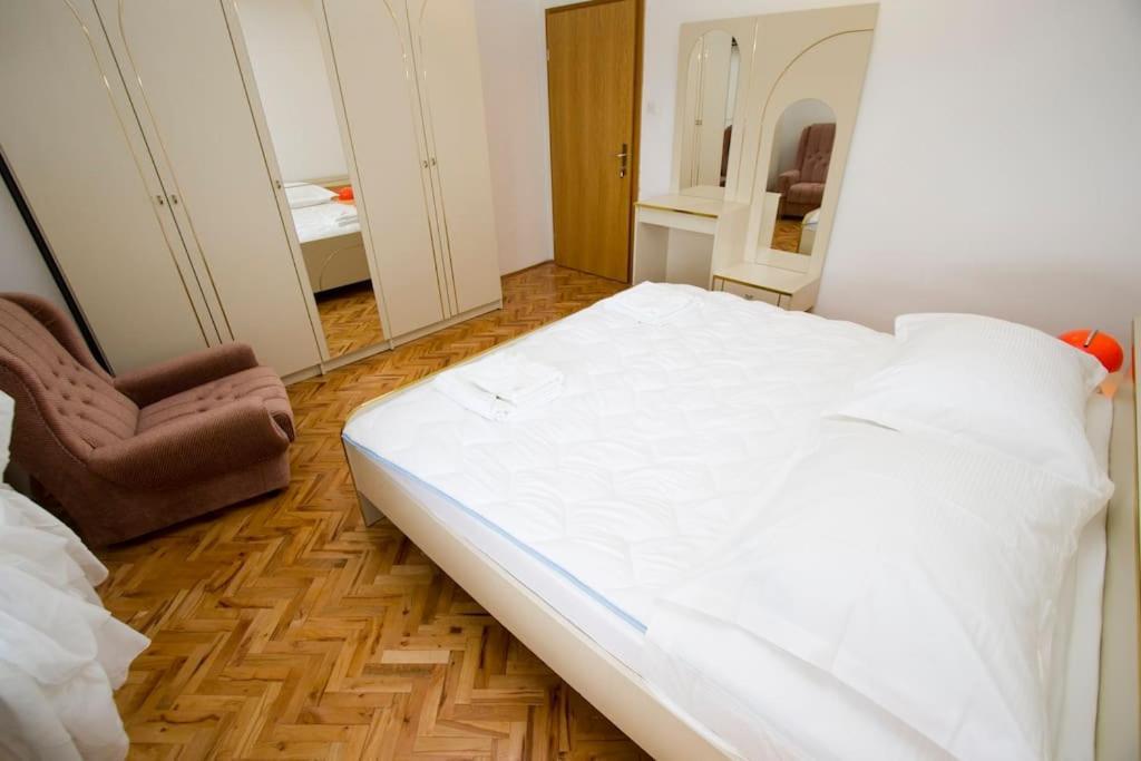 Holiday Home มาคาร์สกา ภายนอก รูปภาพ